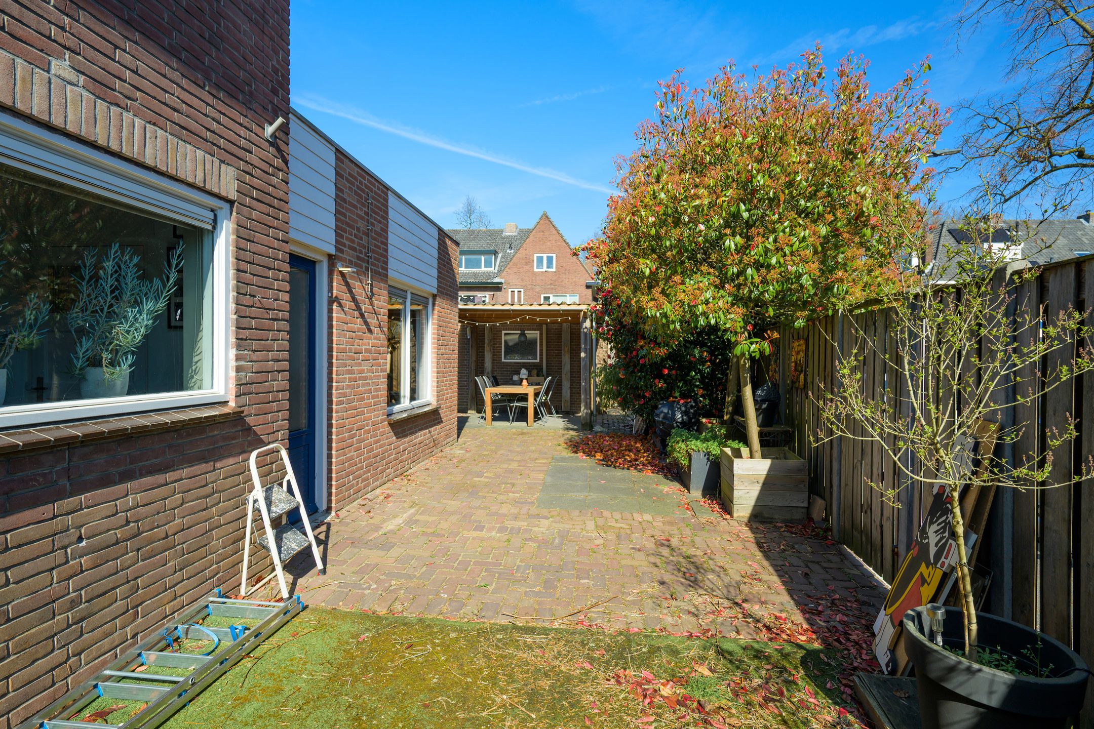 Spacious corner home with character elements in popular Boeimeer neighborhood — 28