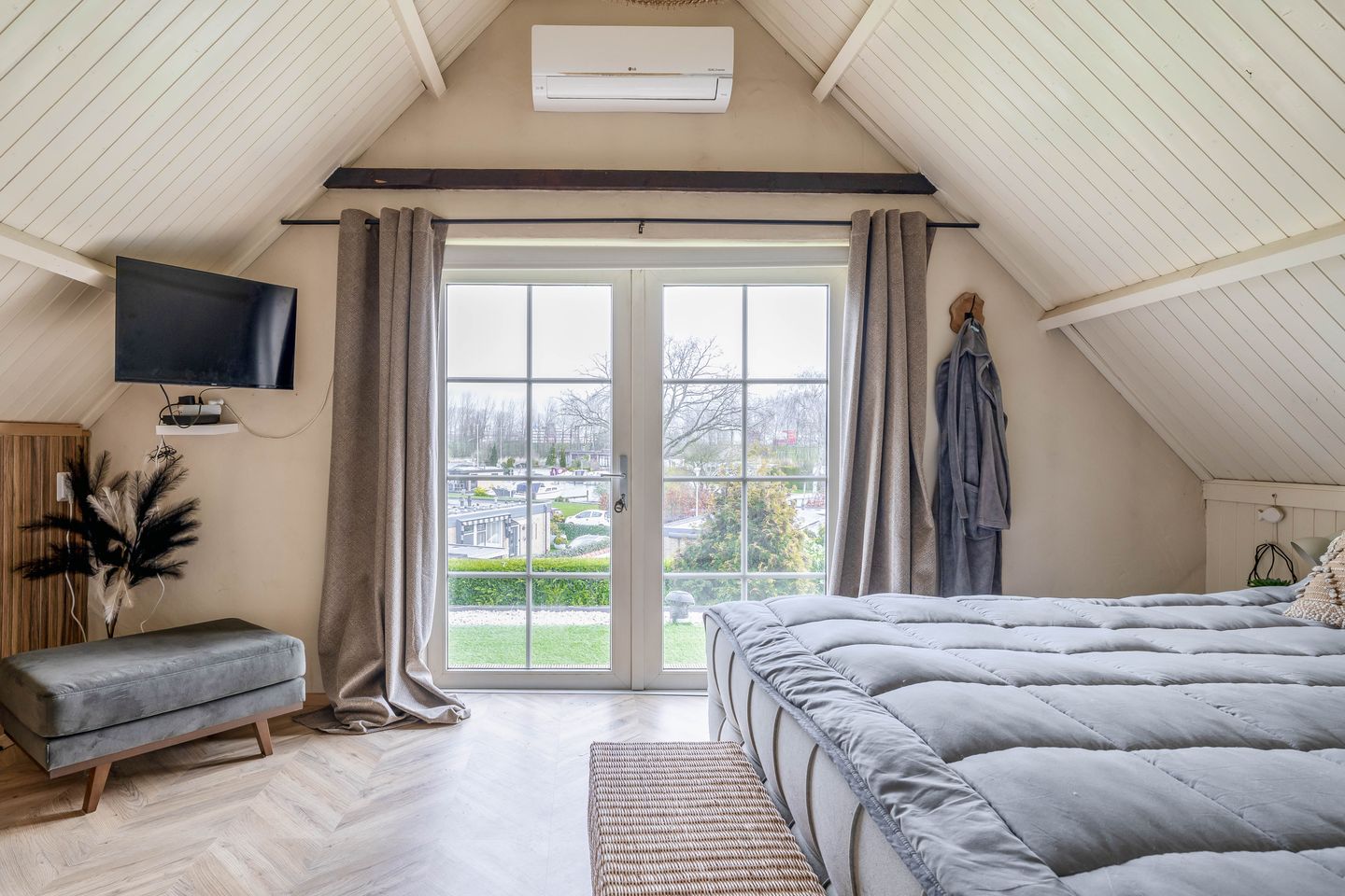 Photo 35 of Noordeinde 36