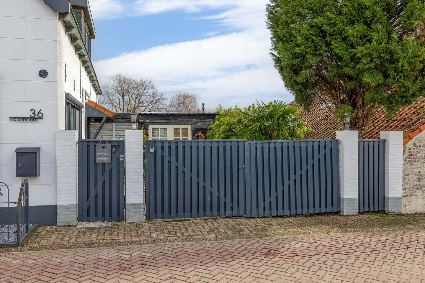 Photo 10 of Noordeinde 36