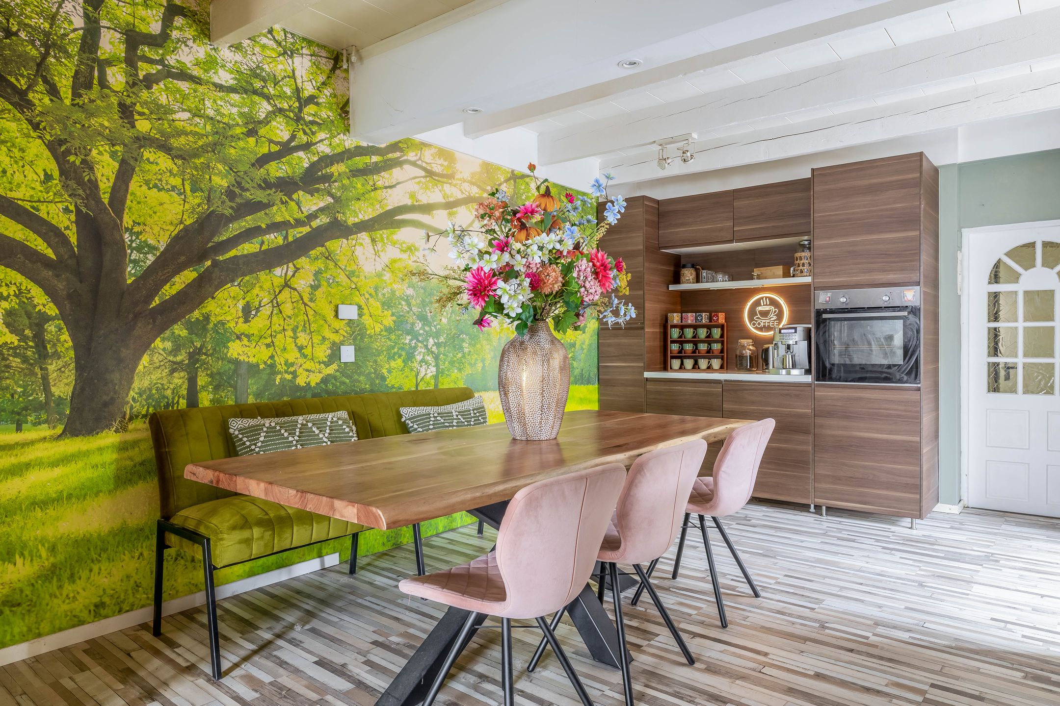 Photo 21 of Noordeinde 36