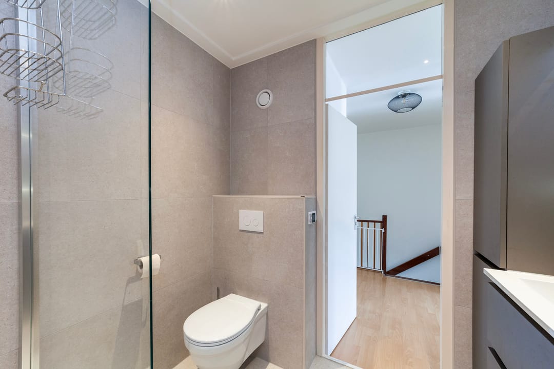 Spacious Maisonnette Apartment with Three Bedrooms Near Scheveningen Beach — 36