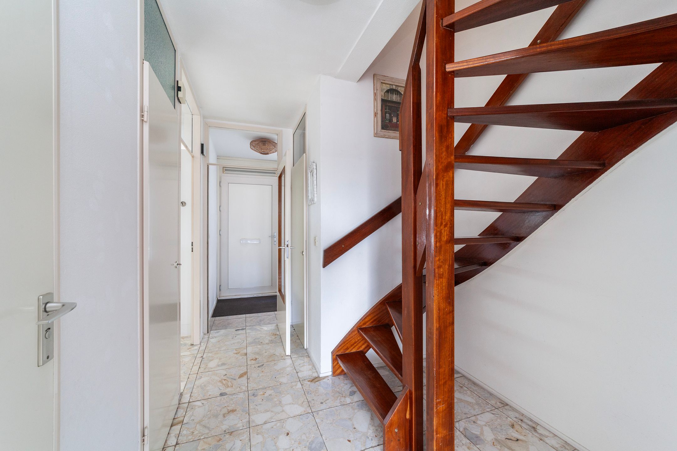 Spacious Maisonnette Apartment with Three Bedrooms Near Scheveningen Beach — 14