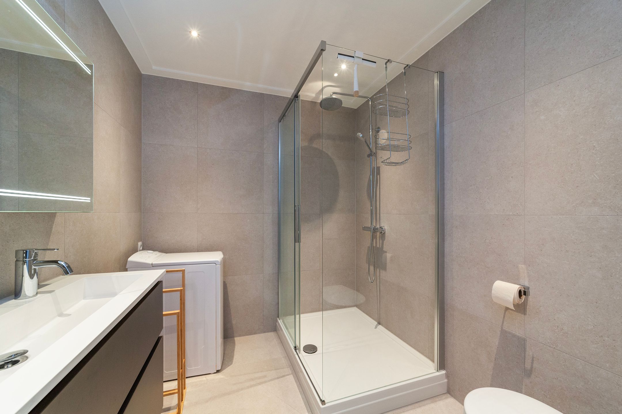 Spacious Maisonnette Apartment with Three Bedrooms Near Scheveningen Beach — 34