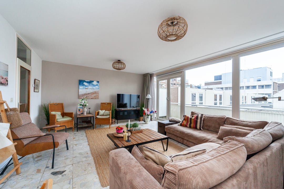 Spacious Maisonnette Apartment with Three Bedrooms Near Scheveningen Beach — 16
