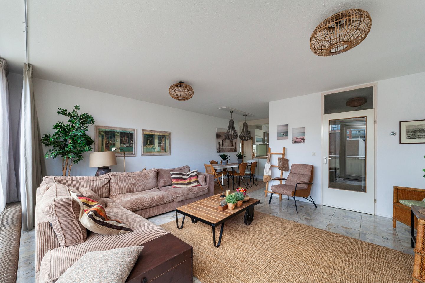 Spacious Maisonnette Apartment with Three Bedrooms Near Scheveningen Beach — 18