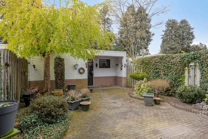 Photo 2 of Burghstraat 40