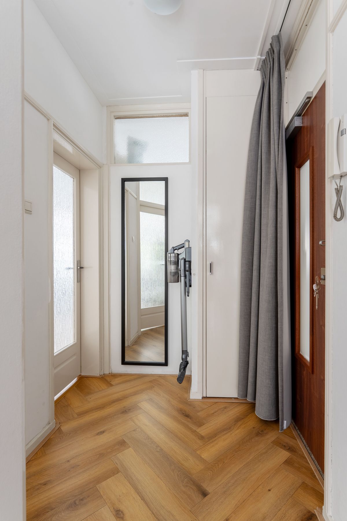 Charming Ground Floor Apartment with Deep Garden in Agniesebuurt — 38