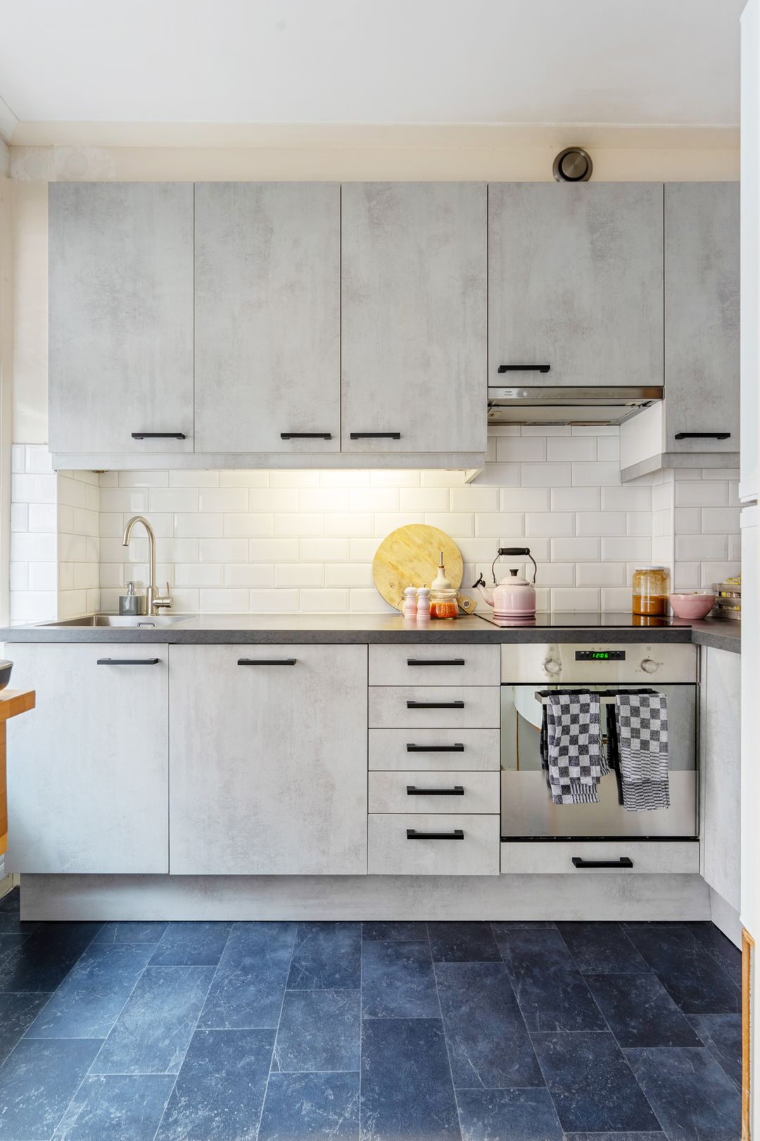 Charming Ground Floor Apartment with Deep Garden in Agniesebuurt — 35