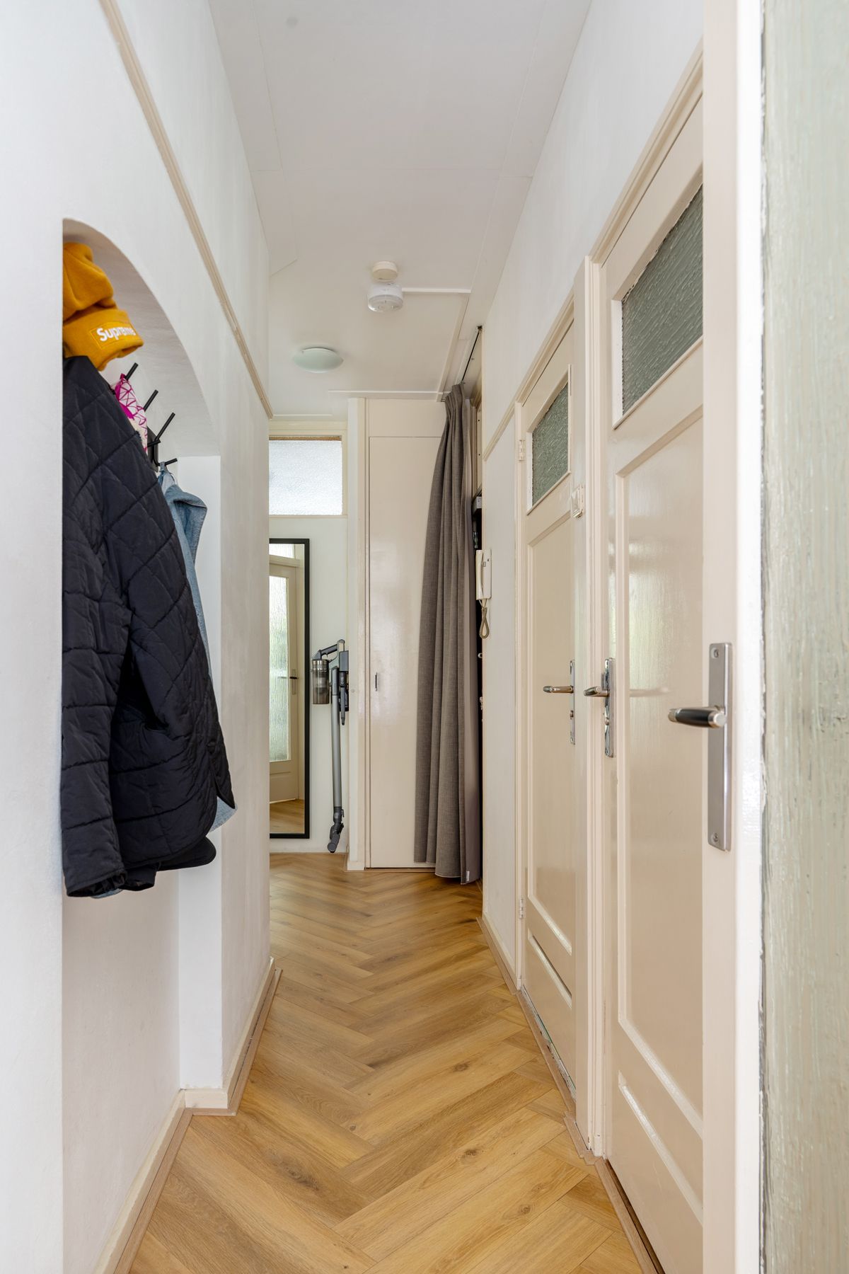Charming Ground Floor Apartment with Deep Garden in Agniesebuurt — 34