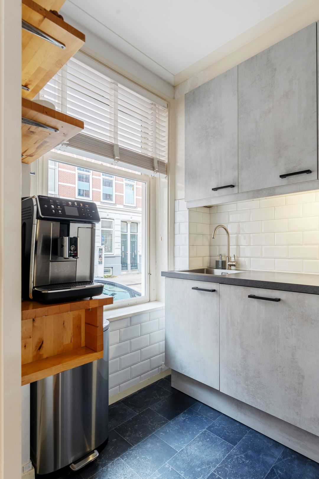 Charming Ground Floor Apartment with Deep Garden in Agniesebuurt — 39