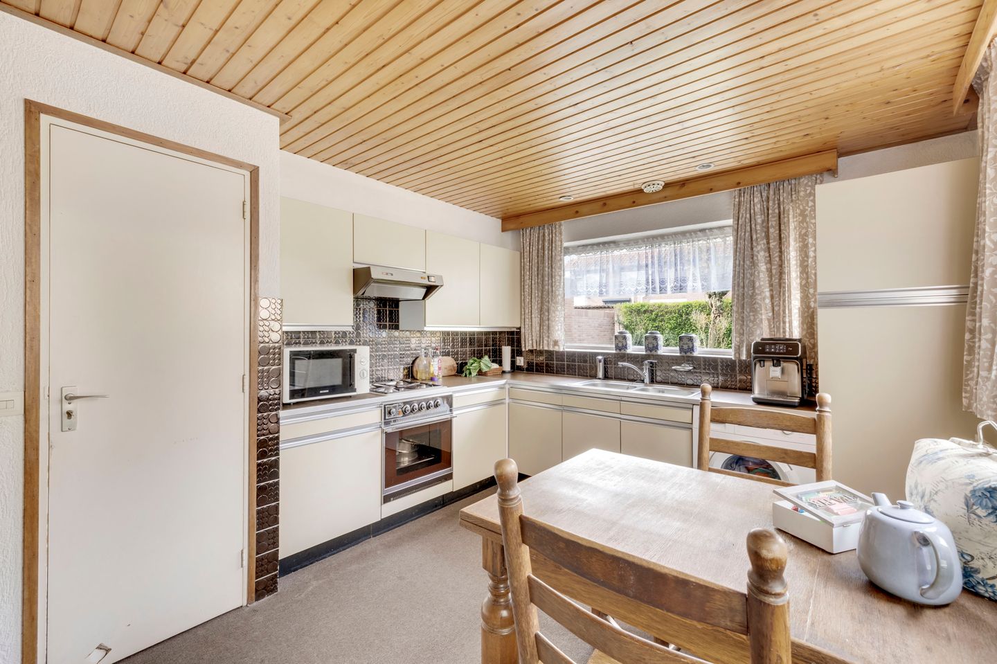 Spacious semi-detached house with garage and four bedrooms in Veldhoven — 21