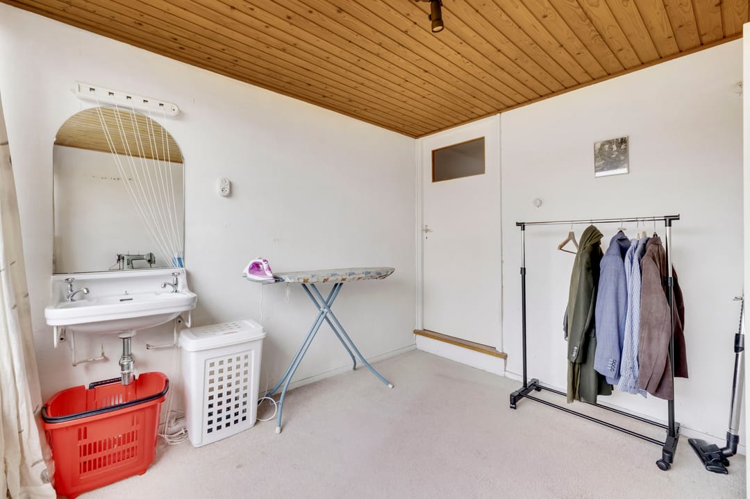 Spacious semi-detached house with garage and four bedrooms in Veldhoven — 37