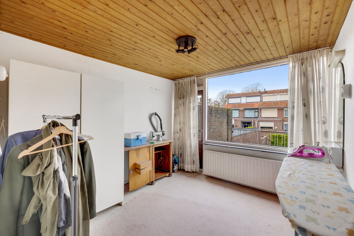Spacious semi-detached house with garage and four bedrooms in Veldhoven — 36