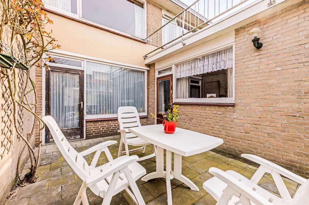 Spacious semi-detached house with garage and four bedrooms in Veldhoven — 42