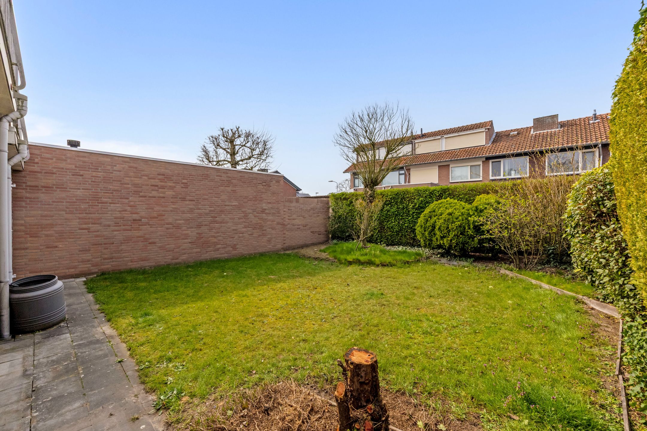 Spacious semi-detached house with garage and four bedrooms in Veldhoven — 44