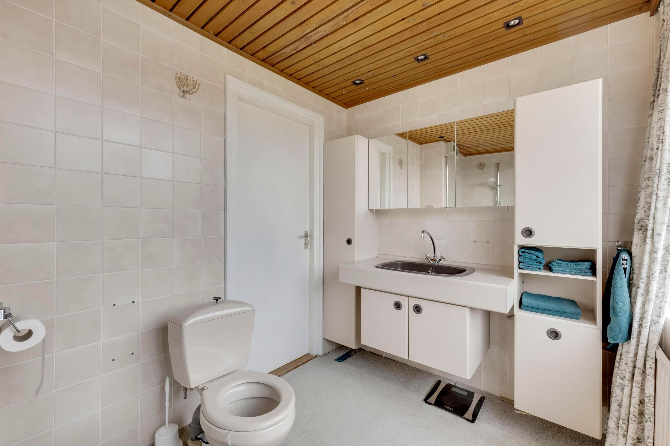 Spacious semi-detached house with garage and four bedrooms in Veldhoven — 38