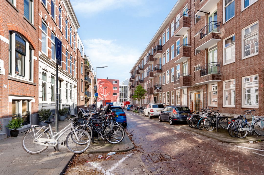 Charming Ground Floor Apartment with Deep Garden in Agniesebuurt — 25