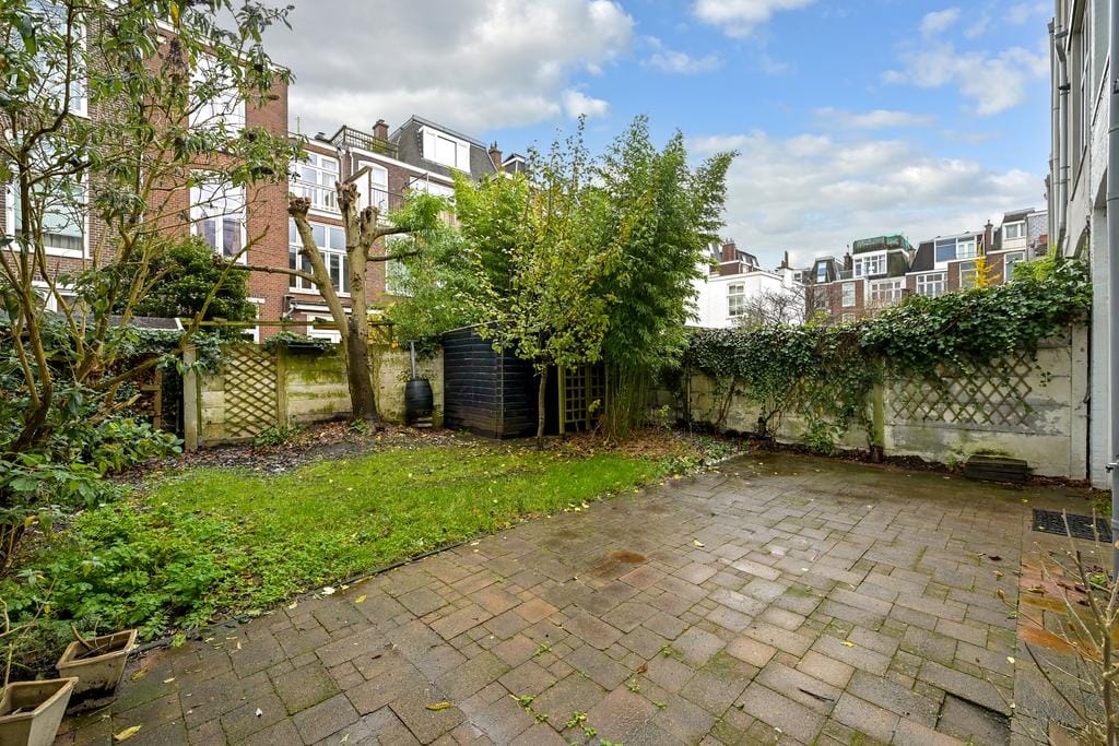 Charming Five-Room Apartment with Sunny Garden in Duinoord — 15
