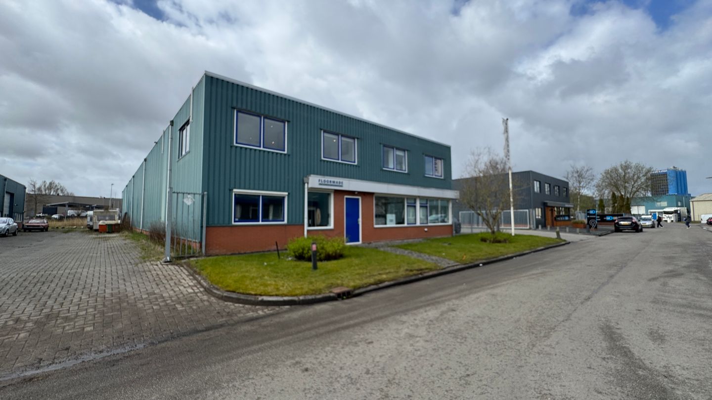 Bekijk foto 1 van Narvikweg 9-a