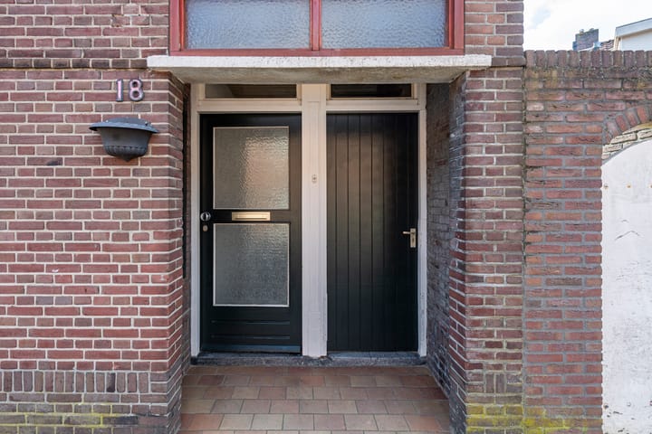 Photo 2 of Zwaluwstraat 18