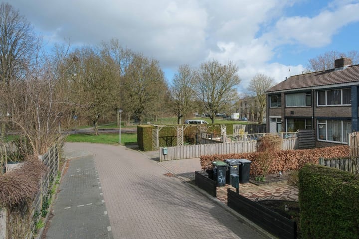 Photo 2 of D H van der Scheerstraat 54