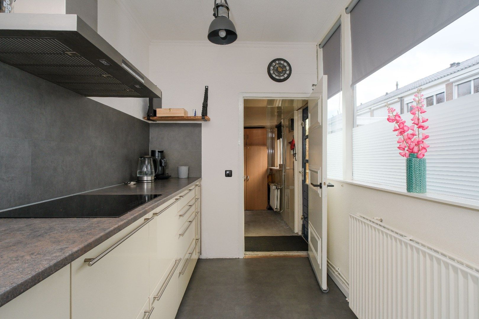 Photo 18 of D H van der Scheerstraat 54