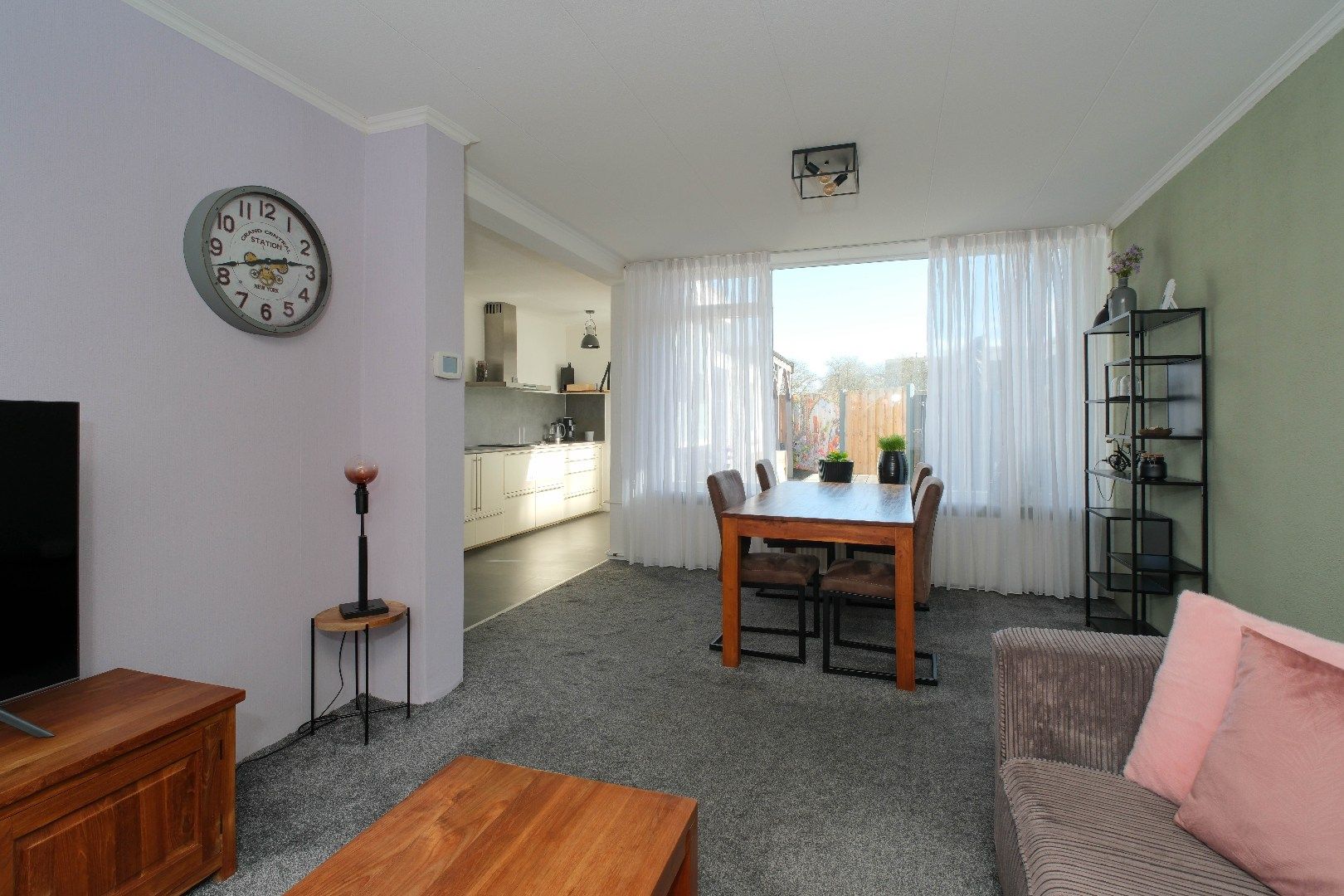 Photo 12 of D H van der Scheerstraat 54