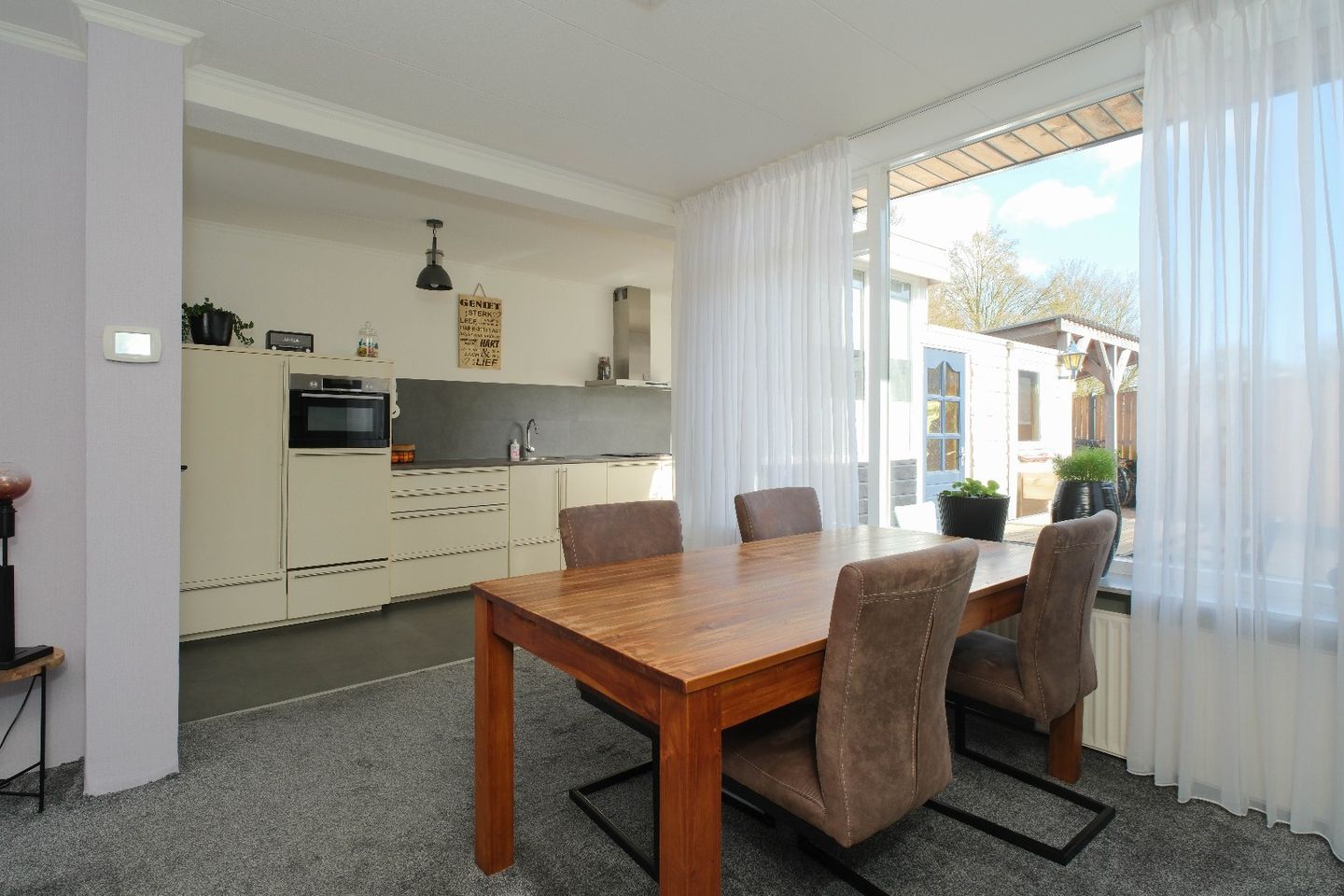 Photo 14 of D H van der Scheerstraat 54