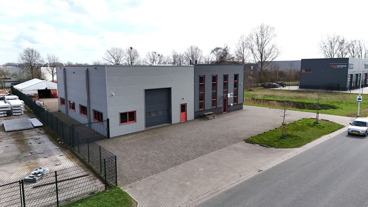 Bekijk foto 2 van de Hogenkamp 31