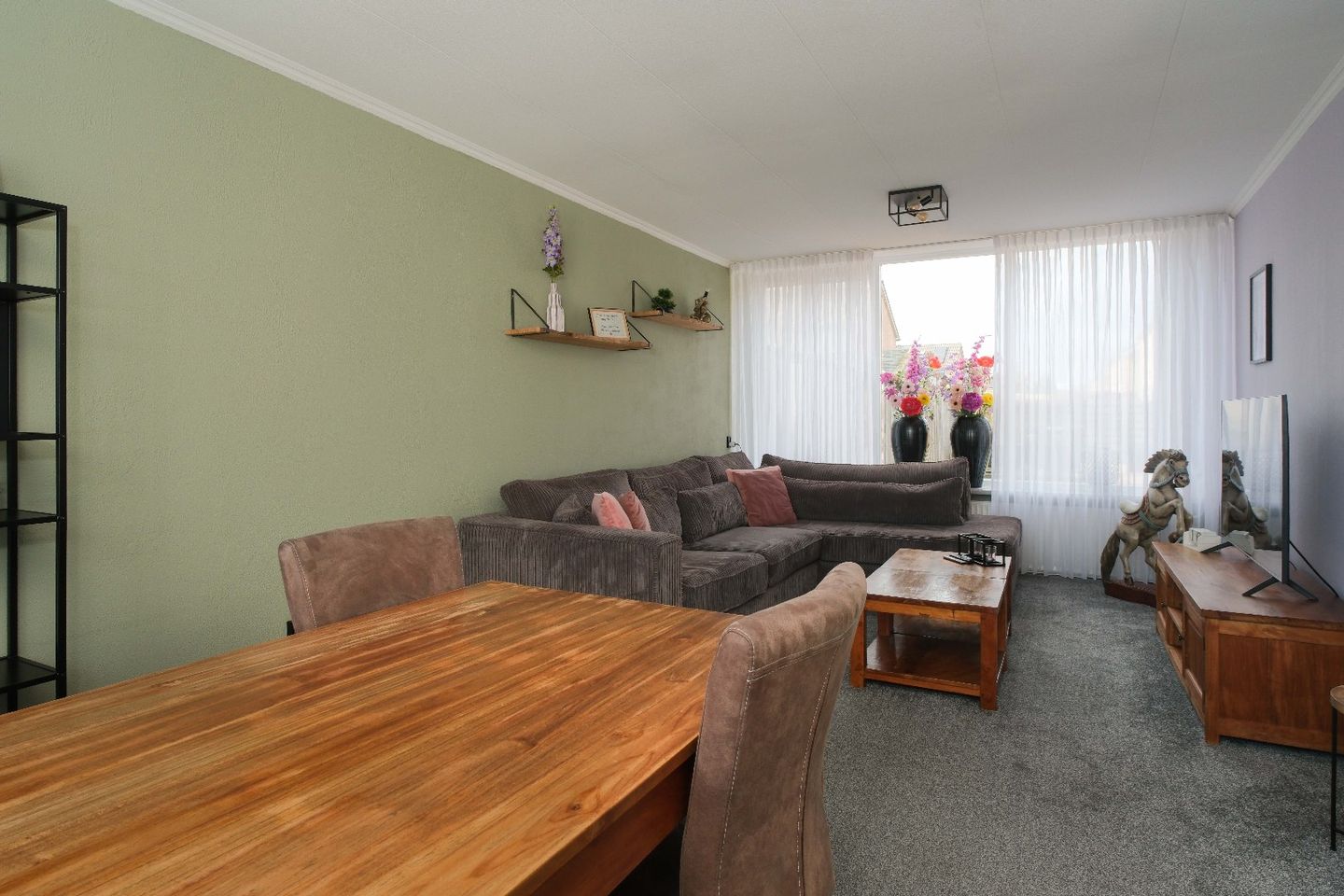 Photo 10 of D H van der Scheerstraat 54