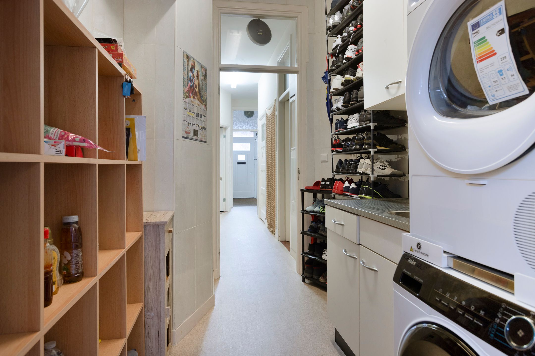Spacious Ground Floor Apartment with 5 Bedrooms in The Hague — 28