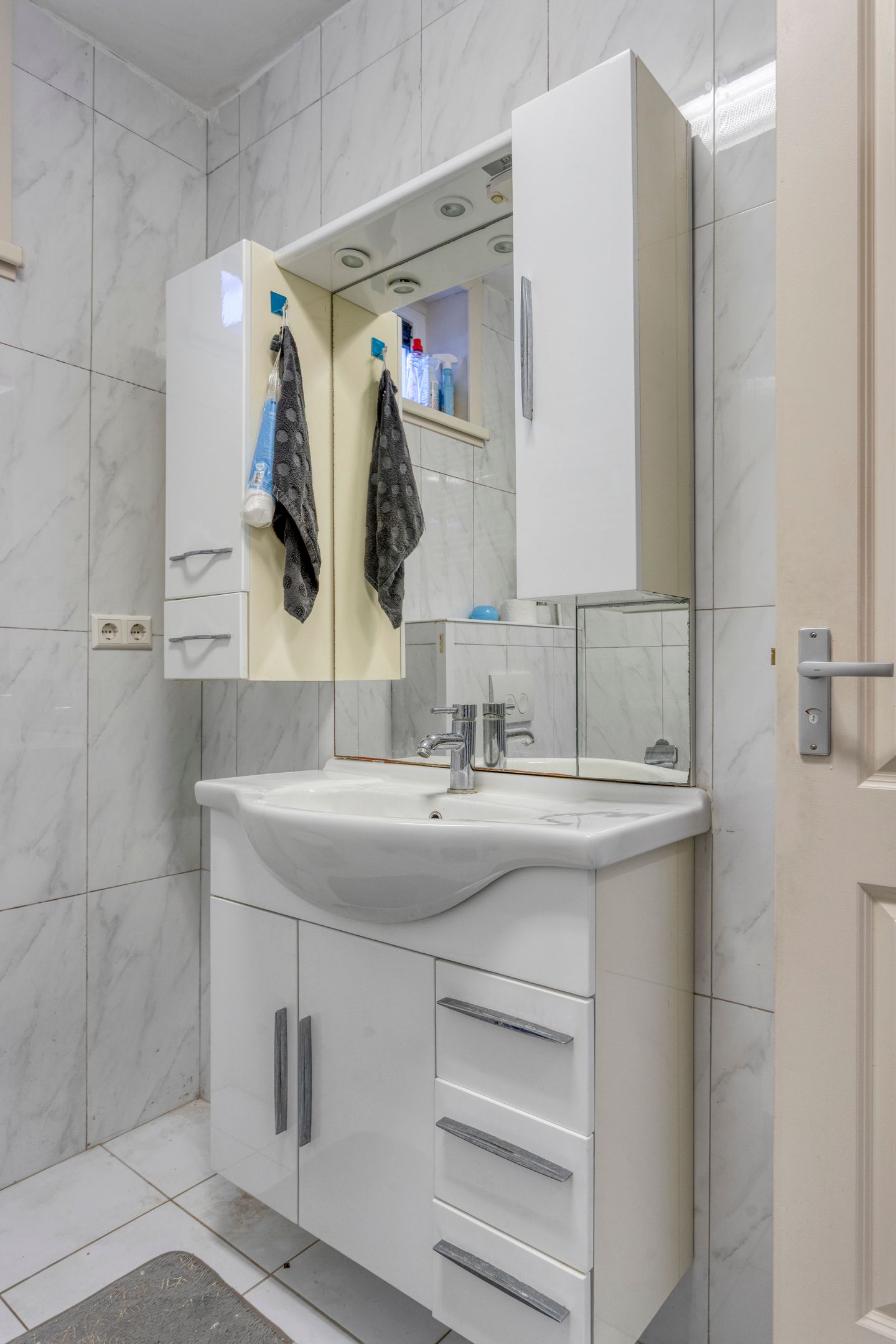 Spacious Ground Floor Apartment with 5 Bedrooms in The Hague — 30
