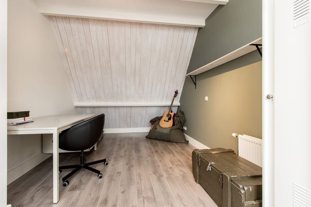 Spacious end terrace home with office space in child-friendly Kerkdriel — 37