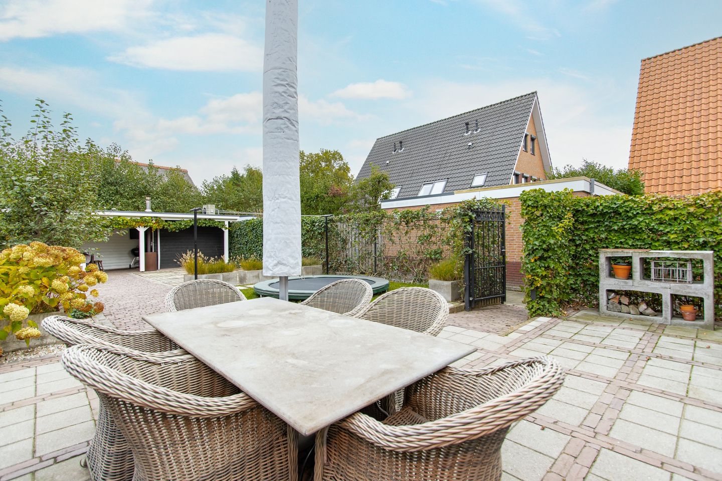 Spacious end terrace home with office space in child-friendly Kerkdriel — 40