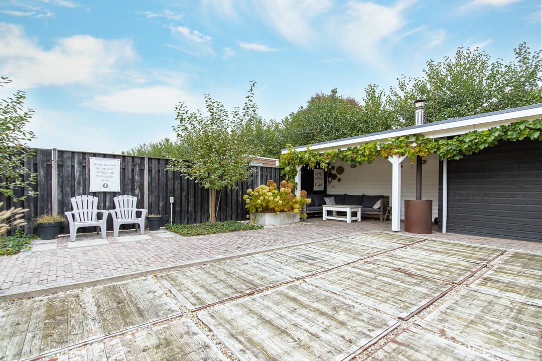 Spacious end terrace home with office space in child-friendly Kerkdriel — 43