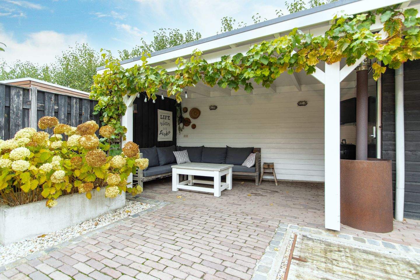 Spacious end terrace home with office space in child-friendly Kerkdriel — 44