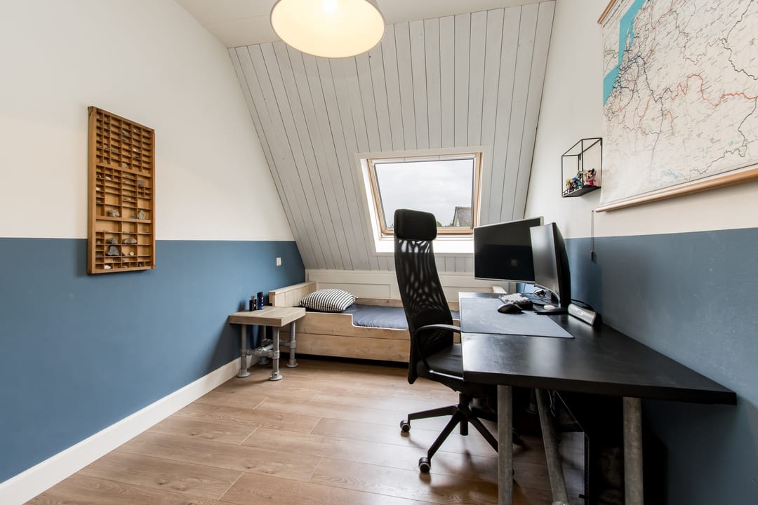 Spacious end terrace home with office space in child-friendly Kerkdriel — 23