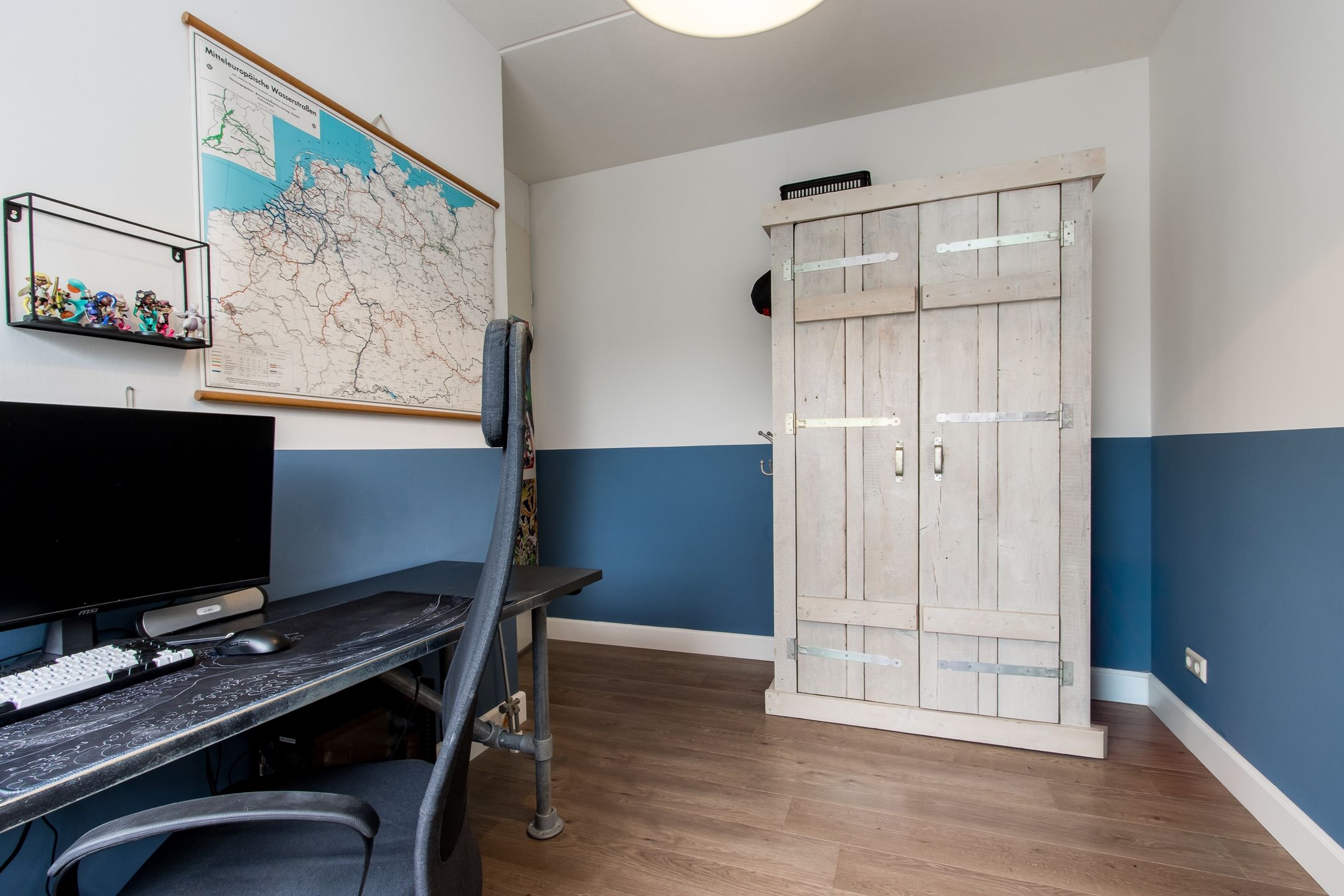 Spacious end terrace home with office space in child-friendly Kerkdriel — 24