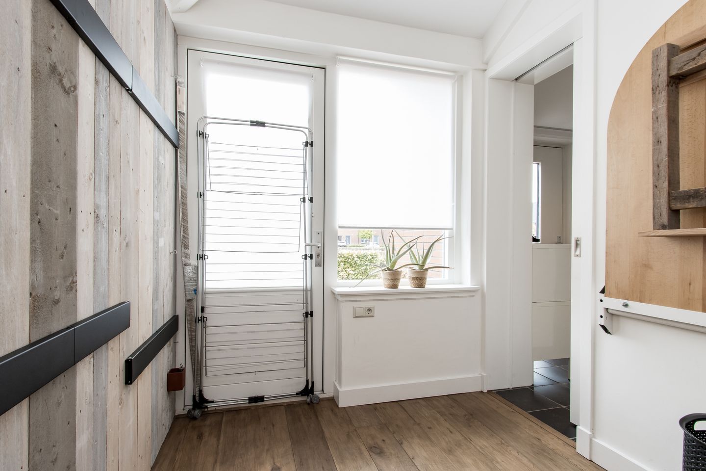 Spacious end terrace home with office space in child-friendly Kerkdriel — 20