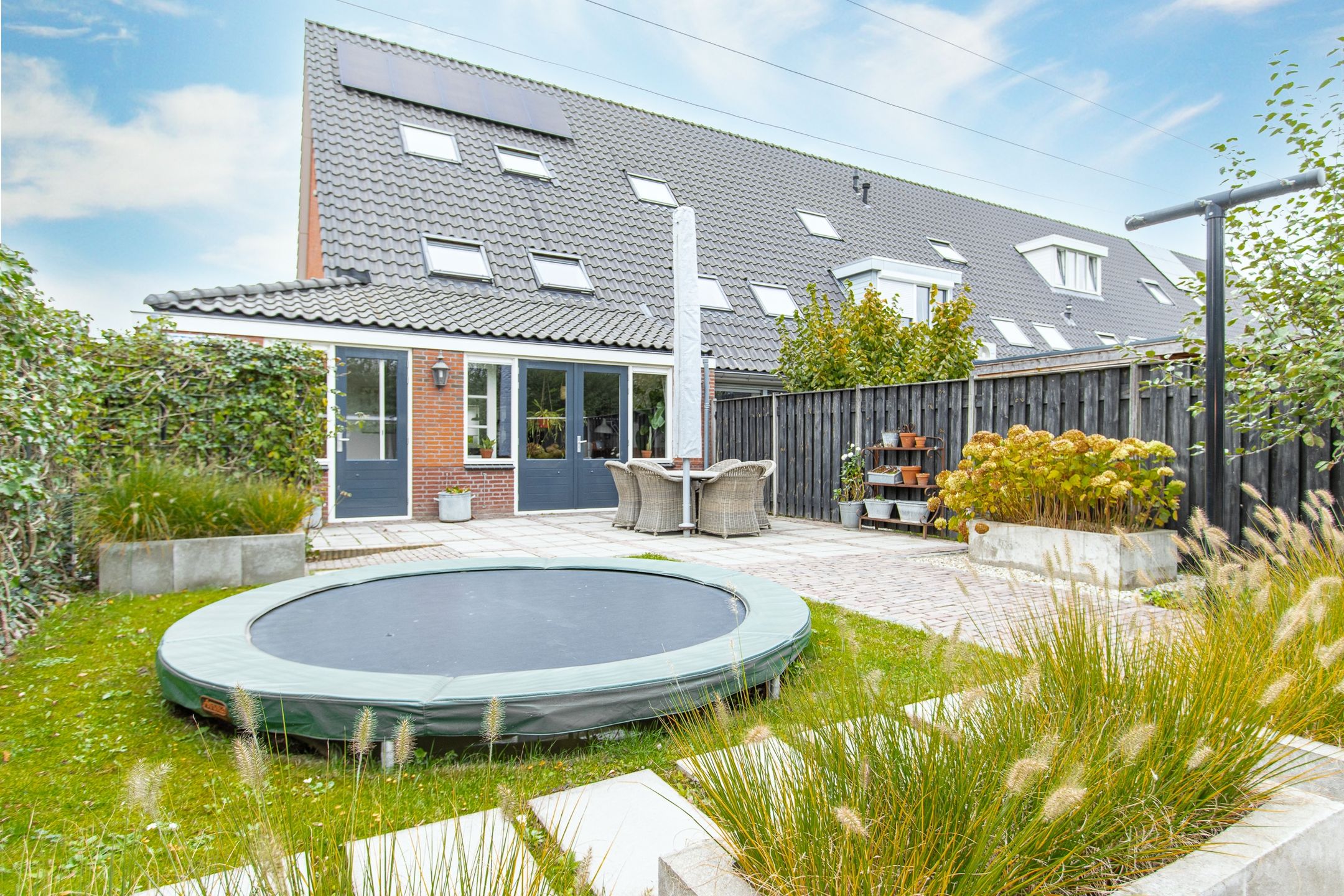 Spacious end terrace home with office space in child-friendly Kerkdriel — 48