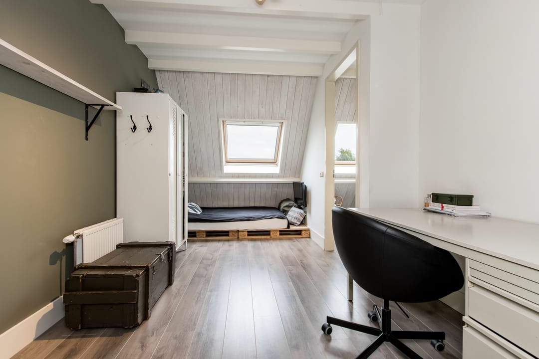Spacious end terrace home with office space in child-friendly Kerkdriel — 38