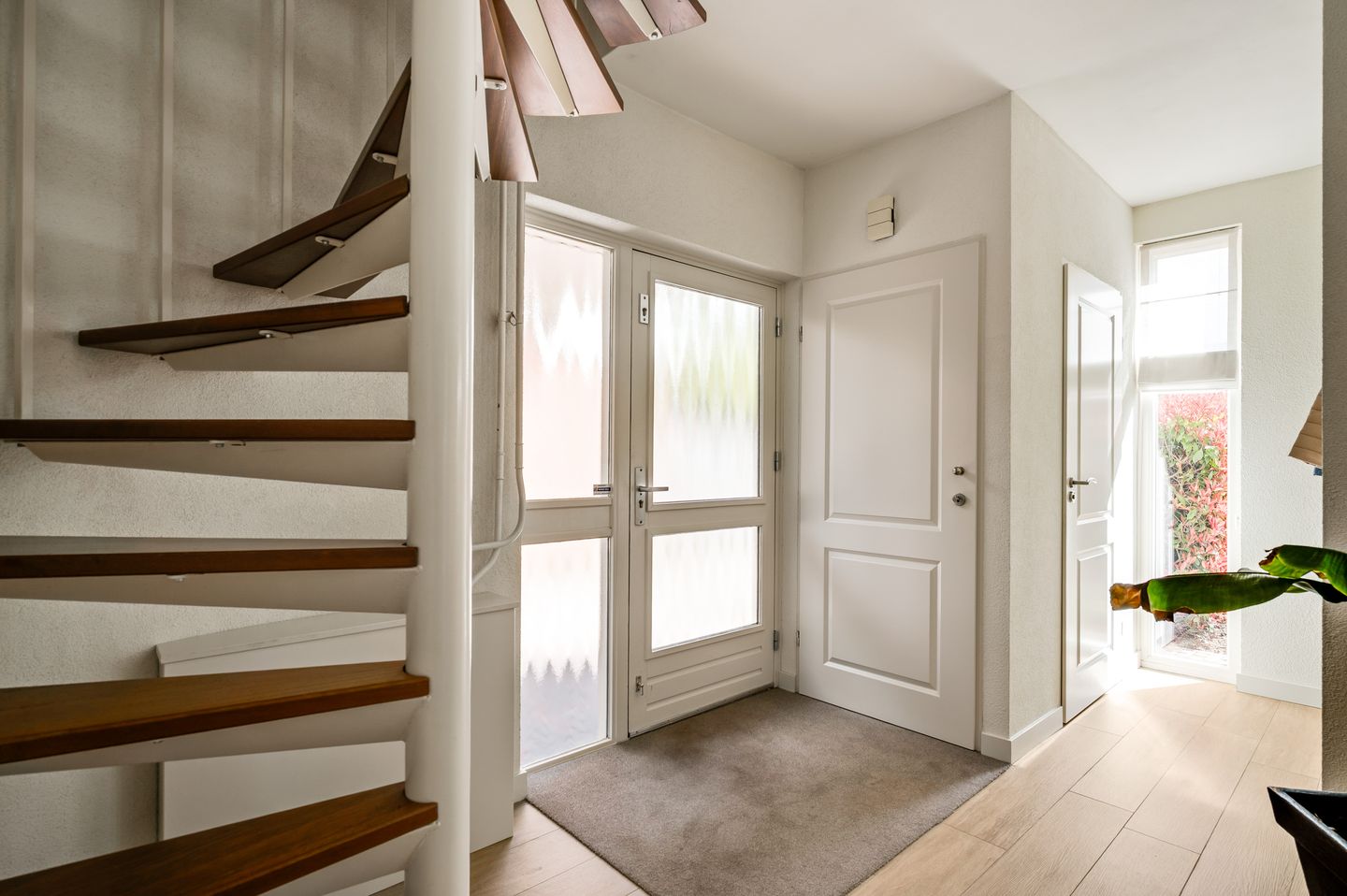 Foto 10 van Julianalaan 14