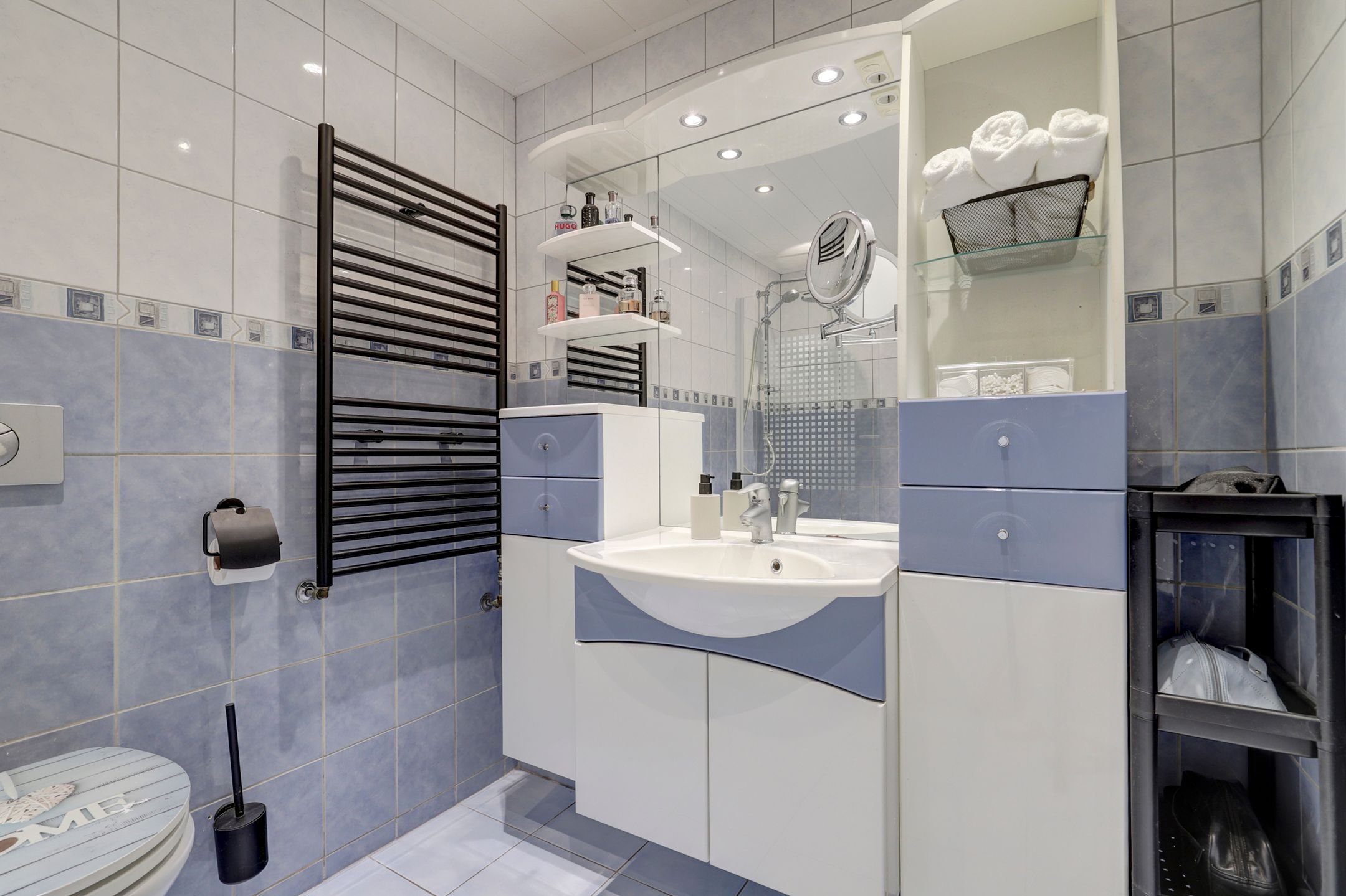 Well-maintained family home in quiet Zwijndrecht neighborhood — 21
