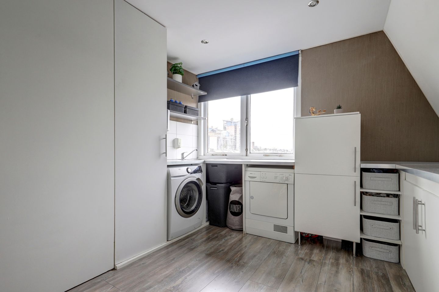 Well-maintained family home in quiet Zwijndrecht neighborhood — 29