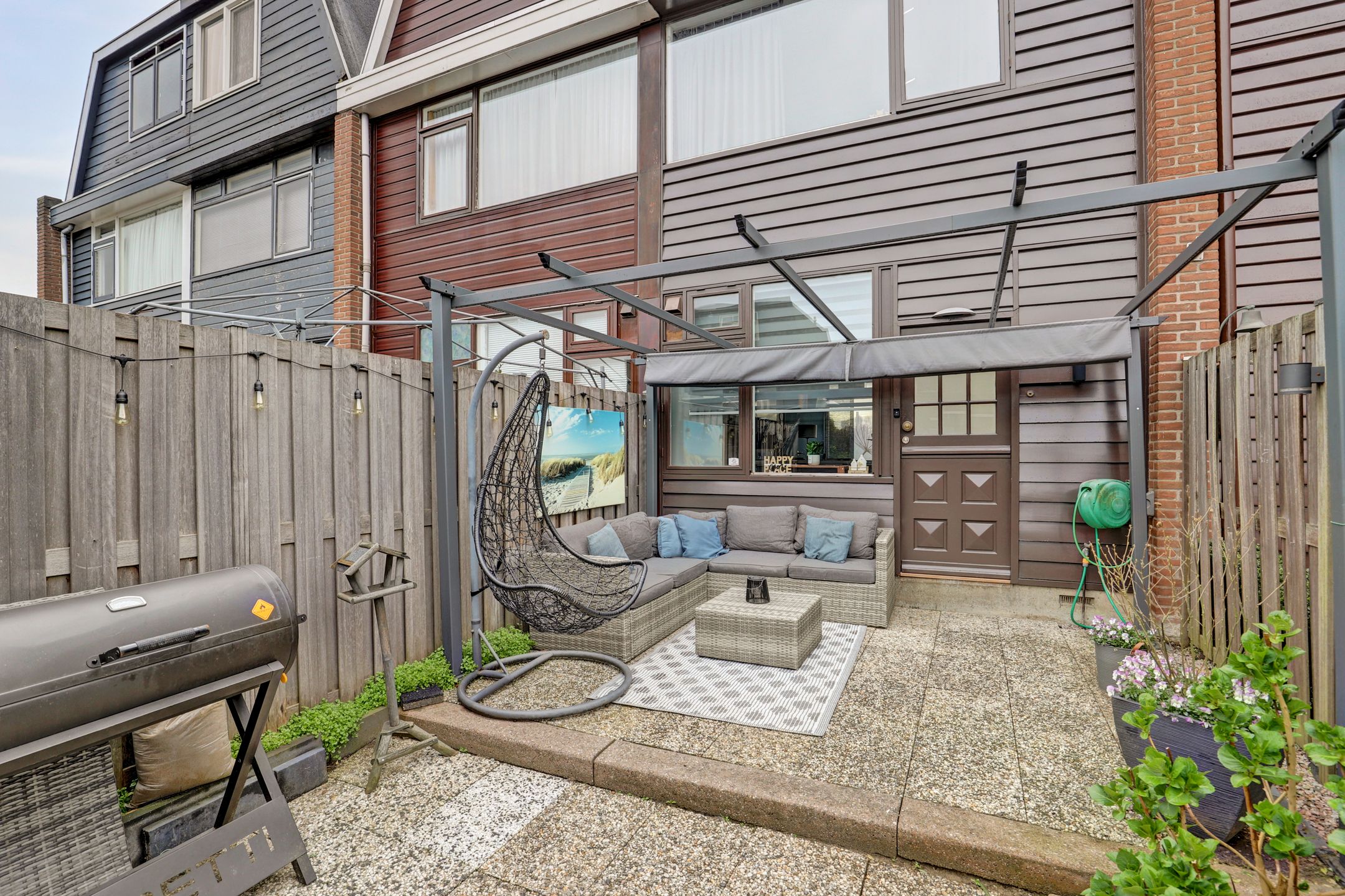 Well-maintained family home in quiet Zwijndrecht neighborhood — 33