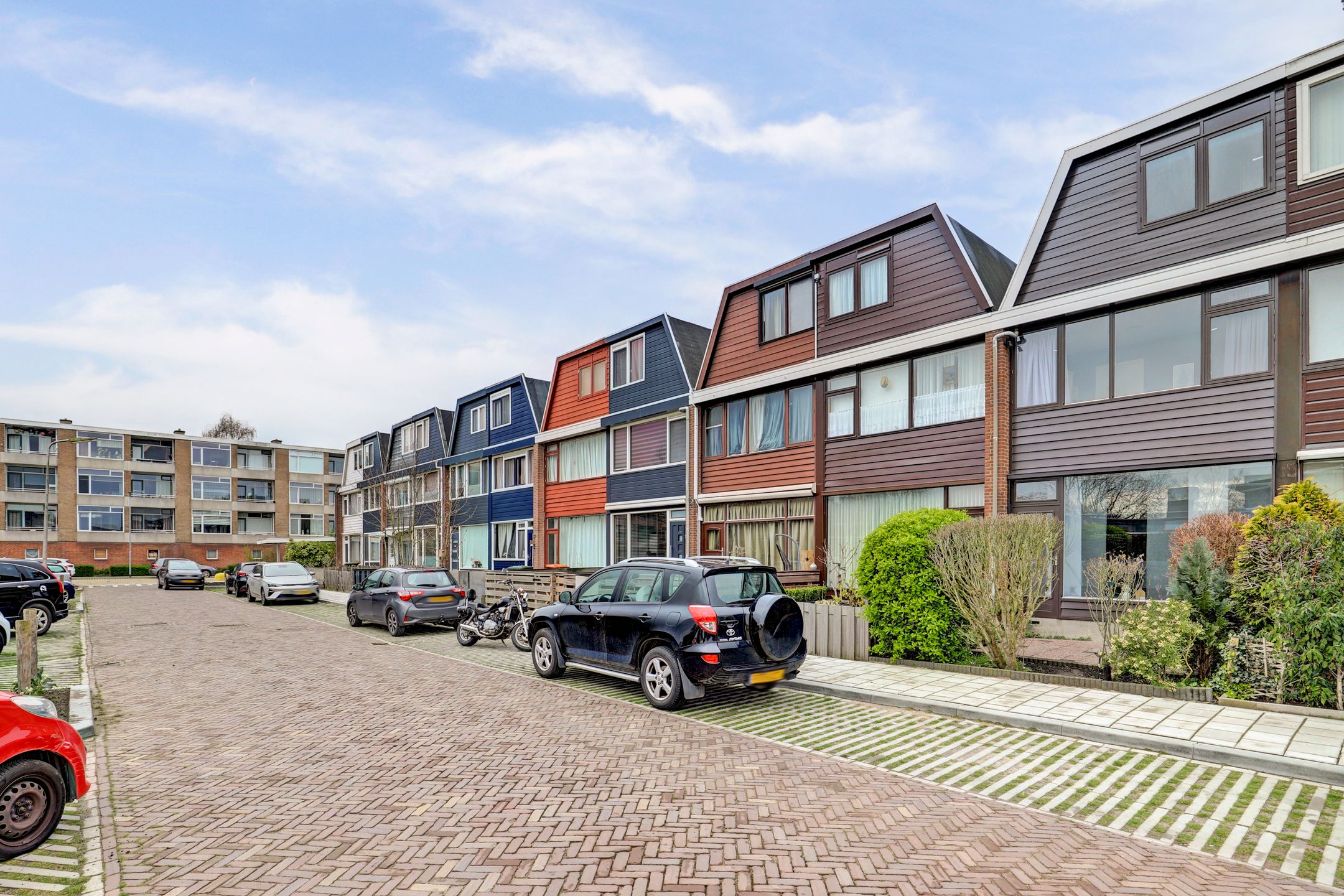 Well-maintained family home in quiet Zwijndrecht neighborhood — 36