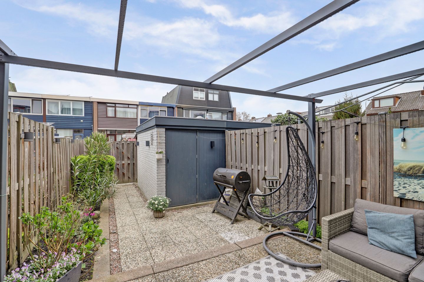 Well-maintained family home in quiet Zwijndrecht neighborhood — 34