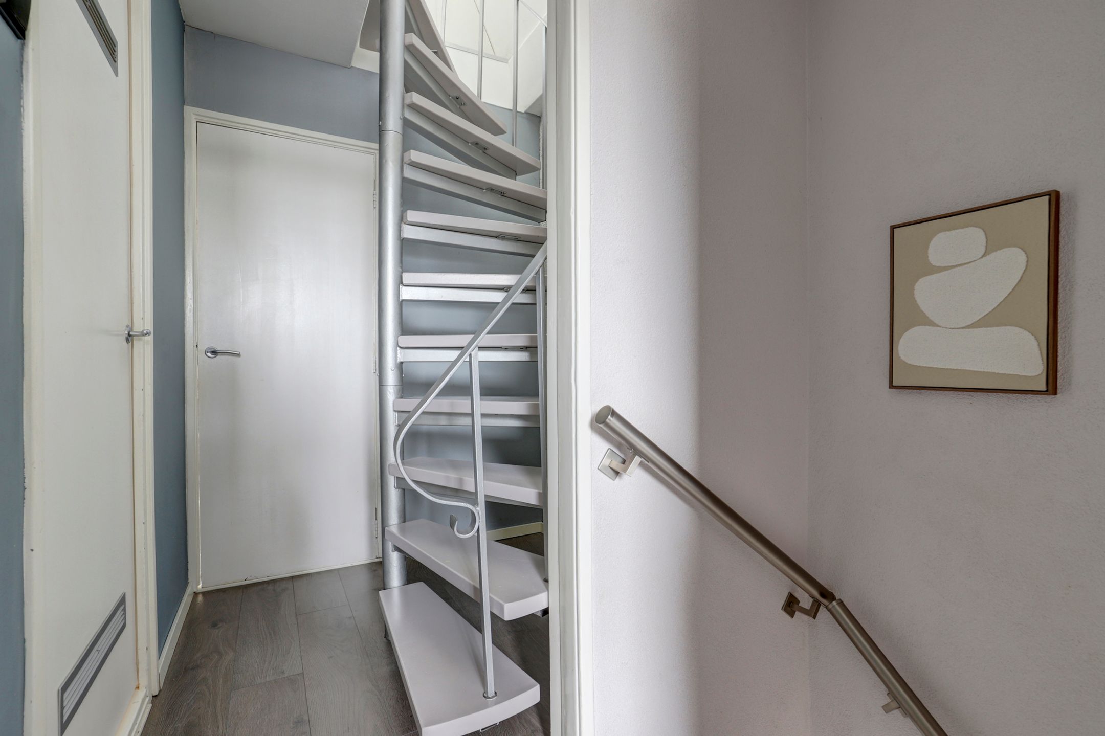 Well-maintained family home in quiet Zwijndrecht neighborhood — 18