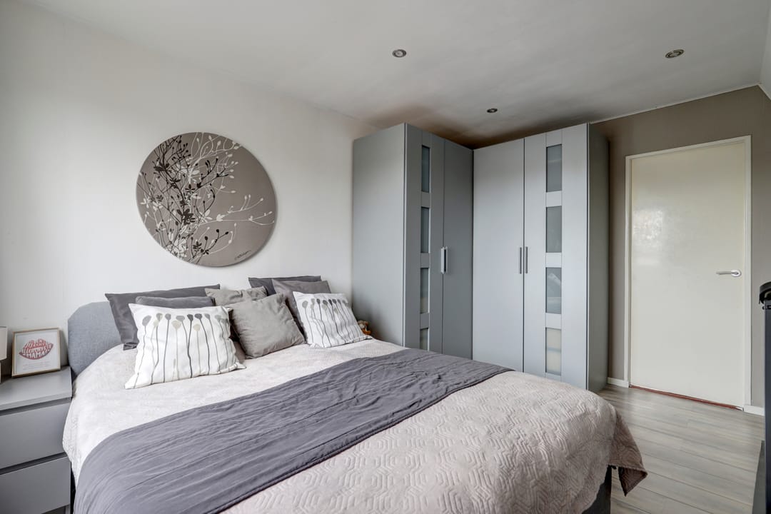 Well-maintained family home in quiet Zwijndrecht neighborhood — 32