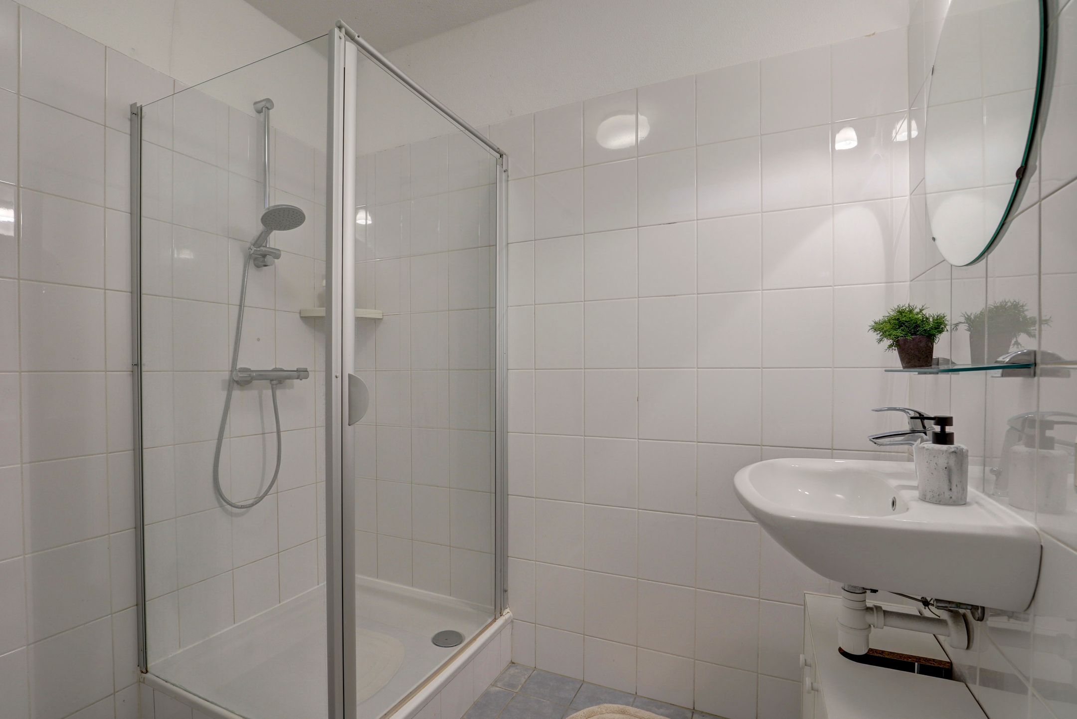 Spacious Apartment with Private Parking in Meerkoethof Complex — 24